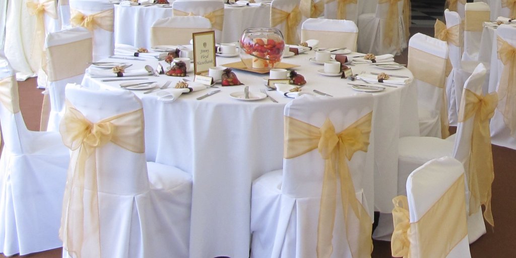 Wedding-Table-Setting-Gold